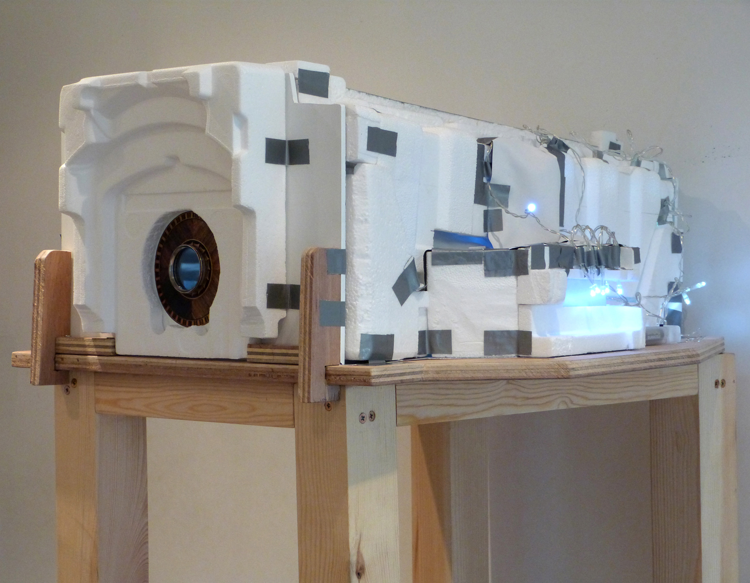 2015_suspensionofdisbeliefdetail1_h168xw44xd63cm